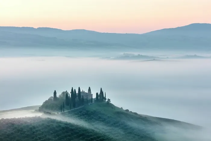 Framed Print : Podere Belvedere and mist-filled Val d'Orcia at dawn, San Quirico d'Orcia, Tuscany, Italy Framed Print : Podere Belvedere and mist-filled Val d'Orcia at dawn, San Quirico d'Orcia, Tuscany, Italy