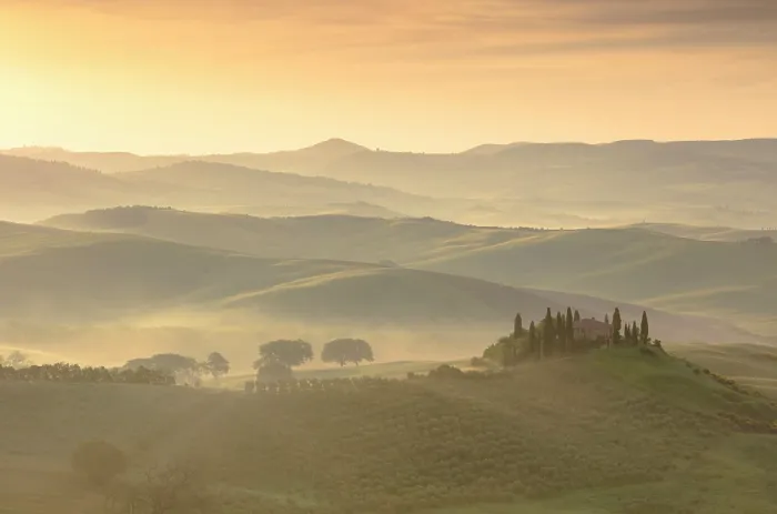 Framed Print : Podere Belvedere and mist-filled Val d'Orcia at dawn, San Quirico d'Orcia, Tuscany, Italy Framed Print : Podere Belvedere and mist-filled Val d'Orcia at dawn, San Quirico d'Orcia, Tuscany, Italy