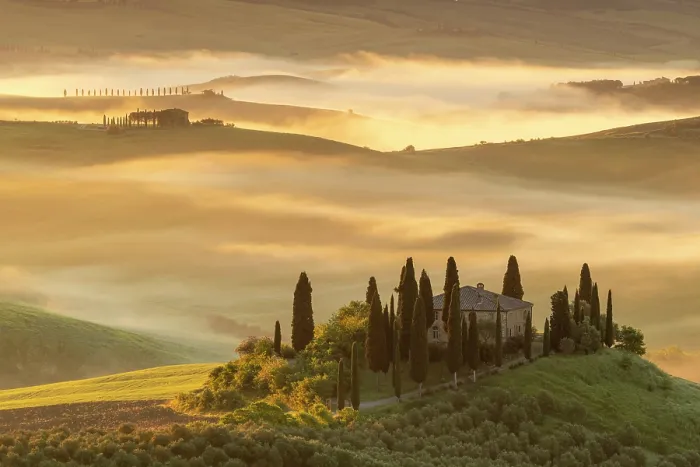 Framed Print : Podere Belvedere against the misty Val d'Orcia at sunrise, San Quirico d'Orcia, Tuscany, Italy Framed Print : Podere Belvedere against the misty Val d'Orcia at sunrise, San Quirico d'Orcia, Tuscany, Italy