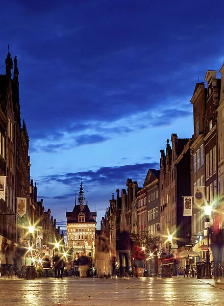 Poland, Pomeranian Voivodeship, Gdansk, Old Town, Long Street at twilight