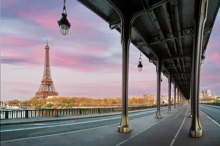 Framed Print : Pont Bir Hakeim Bridge Spring, Paris, France Framed Print : Pont Bir Hakeim Bridge Spring, Paris, France