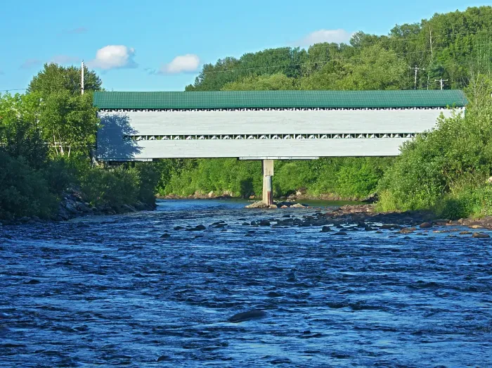 Framed Print : Pont covert du Faubourg - riviere Saint-Jean L'Anse-Saint-Jean, Quebec, Canada Framed Print : Pont covert du Faubourg - riviere Saint-Jean L'Anse-Saint-Jean, Quebec, Canada