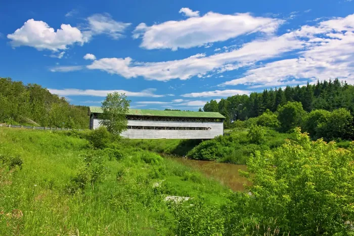 Framed Print : Pont Dénommée (covered bridge) on la Rivieere aa la Loutre, St-Bruno-de-Guigues, Quebec, Canada