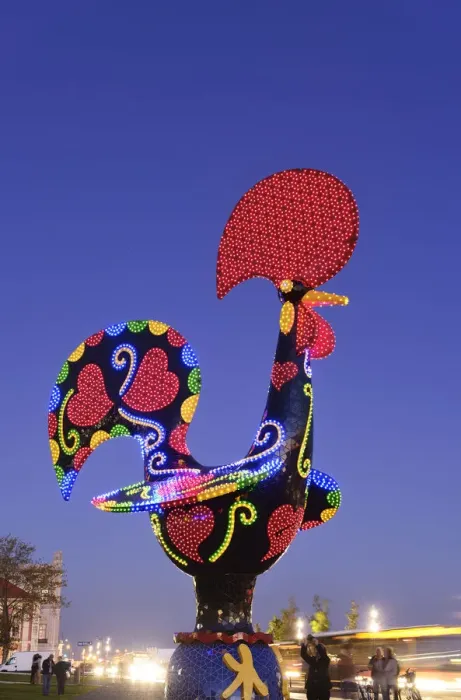 Framed Print : Pop Galo by artist Joana Vasconcelos (2016), inspired in the traditional Barcelos Rooster Framed Print : Pop Galo by artist Joana Vasconcelos (2016), inspired in the traditional Barcelos Rooster