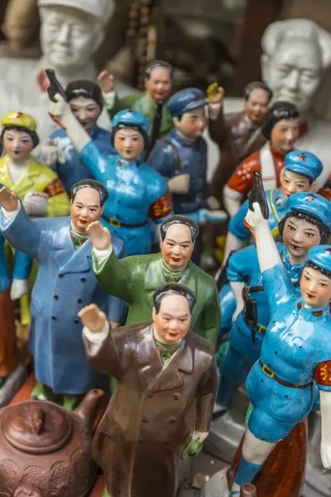 Framed Print : Porcelain figurines, Dongtai Road Antiques Market, Shanghai, China