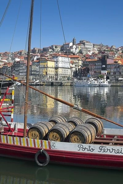 Port carrying Barcos, Porto, Portugal