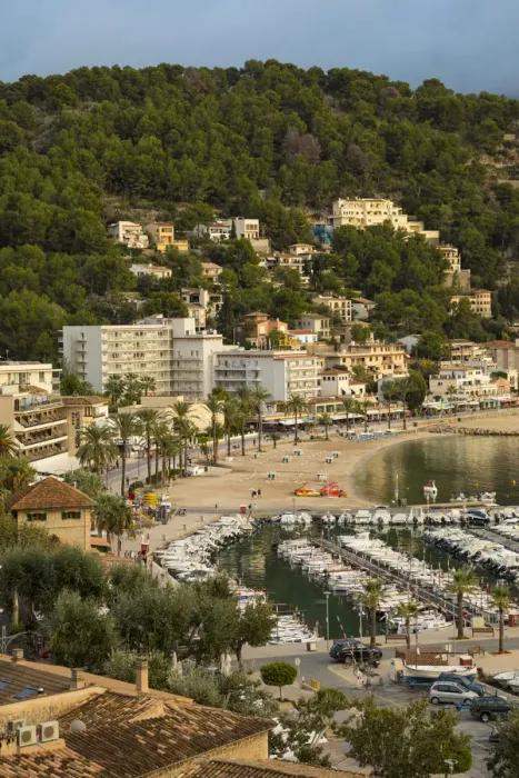 Framed Print : Port de Soller, Serra de Tramuntana, Mallorca (Majorca), Balearic Islands, Spain Framed Print : Port de Soller, Serra de Tramuntana, Mallorca (Majorca), Balearic Islands, Spain