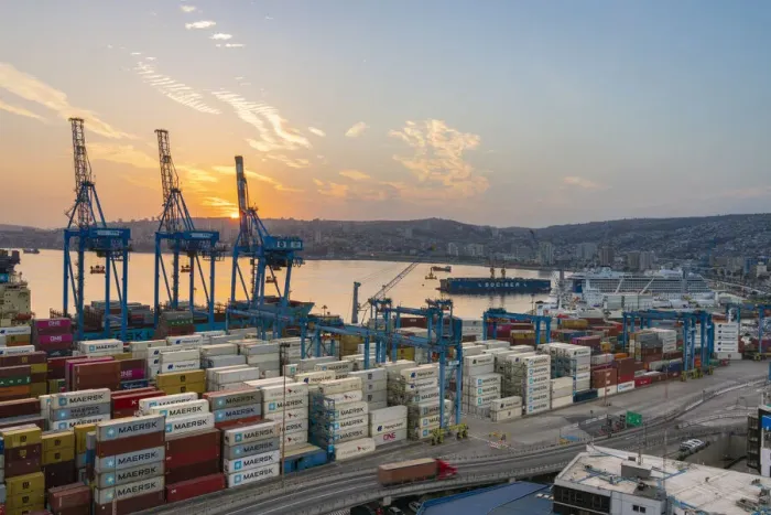 Framed Print : Port of Valparaiso at sunrise, Valparaiso, Valparaiso Province, Valparaiso Region, Chile Framed Print : Port of Valparaiso at sunrise, Valparaiso, Valparaiso Province, Valparaiso Region, Chile
