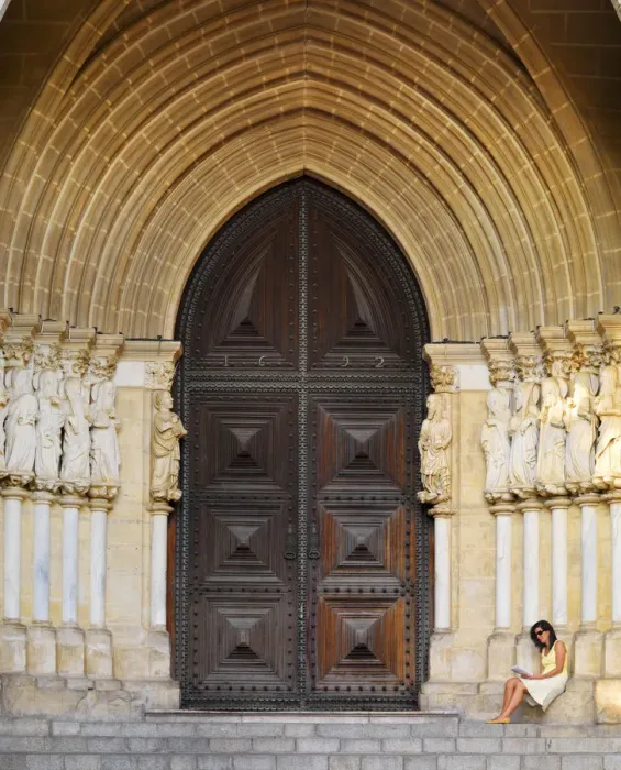 Framed Print : Portugal, Alentejo, Evora, Evora cathedral, woman reading (MR) Framed Print : Portugal, Alentejo, Evora, Evora cathedral, woman reading (MR)