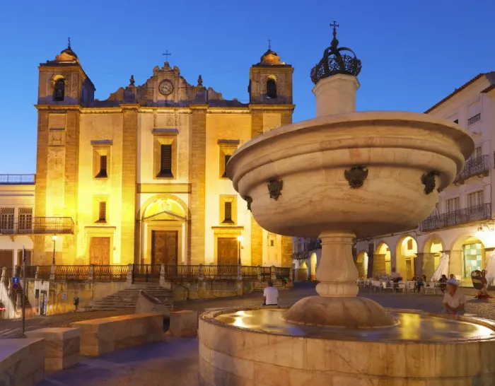Framed Print : Portugal, Alentejo, Evora, Giraldo Square at night Framed Print : Portugal, Alentejo, Evora, Giraldo Square at night