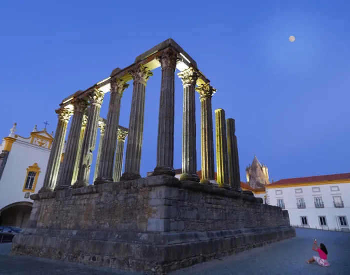 Framed Print : Portugal, Alentejo, Evora, Roman temple of Diana at dusk (MR) Framed Print : Portugal, Alentejo, Evora, Roman temple of Diana at dusk (MR)