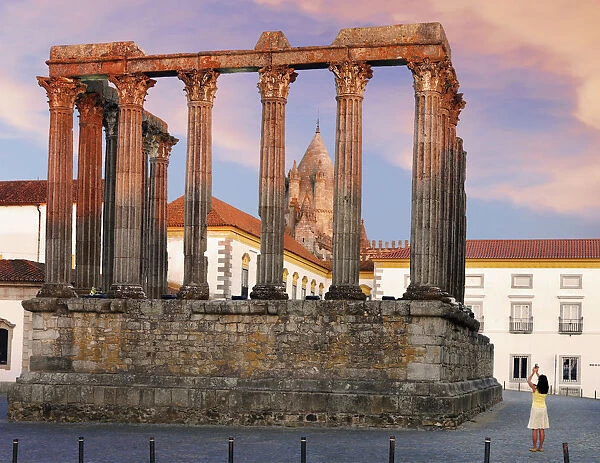 Portugal, Alentejo, Evora, Roman temple of Diana and Se Cathedral (MR)