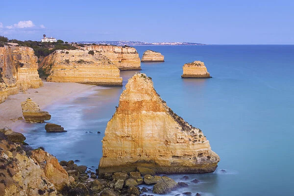 Portugal, Algarve, Caramujeira, Praia de Marinha, coastal rock formations