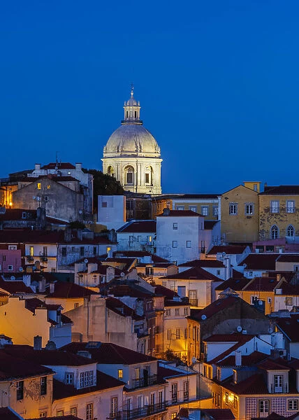 Portugal, Lisbon, Miradouro das Portas do Sol, Twilight view over Alfama Neighbourhood