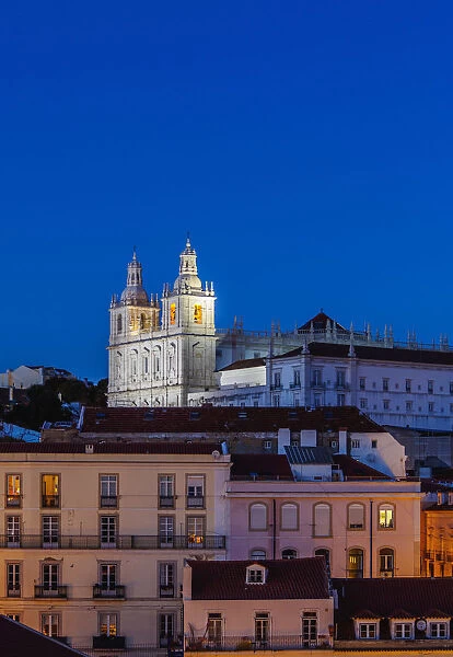 Portugal, Lisbon, Miradouro das Portas do Sol, Twilight view towards the Monastery