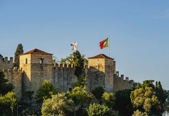 Framed Print : Portugal, Lisbon, View of the Sao Jorge Castle Framed Print : Portugal, Lisbon, View of the Sao Jorge Castle