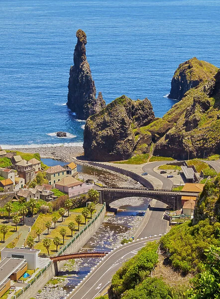 Portugal, Madeira, Ribeira da Janela, View of the northern coast of Madeira Island