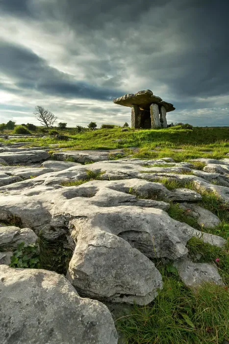Framed Print : Poulnabrone Dolmen, The Burren, County Clare, Ireland Framed Print : Poulnabrone Dolmen, The Burren, County Clare, Ireland