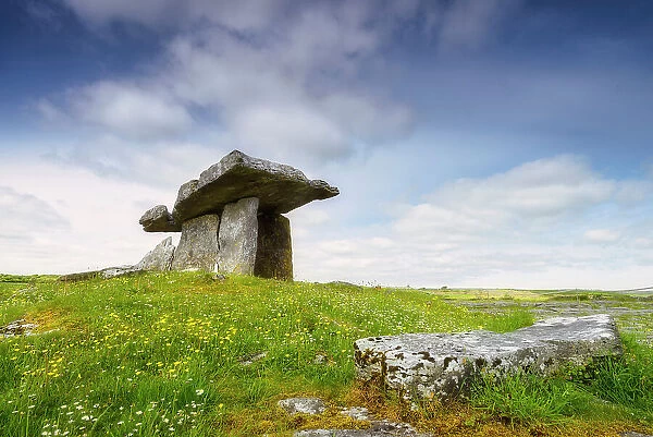 Poulnabrone dolmen - Poulabrone Megalithic Tomb, (Poulnabrone is the largest Irish portal tomb) The Burren, Parish of Kilcorney, Co. Clare, Ireland, Europe