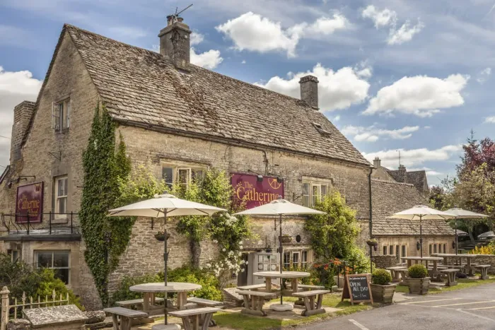 Framed Print : Pub in Bibury, Cotswolds, Gloucestershire, England Framed Print : Pub in Bibury, Cotswolds, Gloucestershire, England
