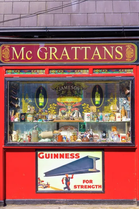 Framed Print : Pub Exterior, Dublin, Ireland