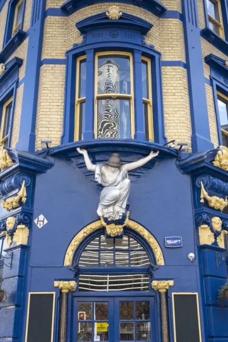 Framed Print : Pub on Tooley Street, London, England, UK Framed Print : Pub on Tooley Street, London, England, UK
