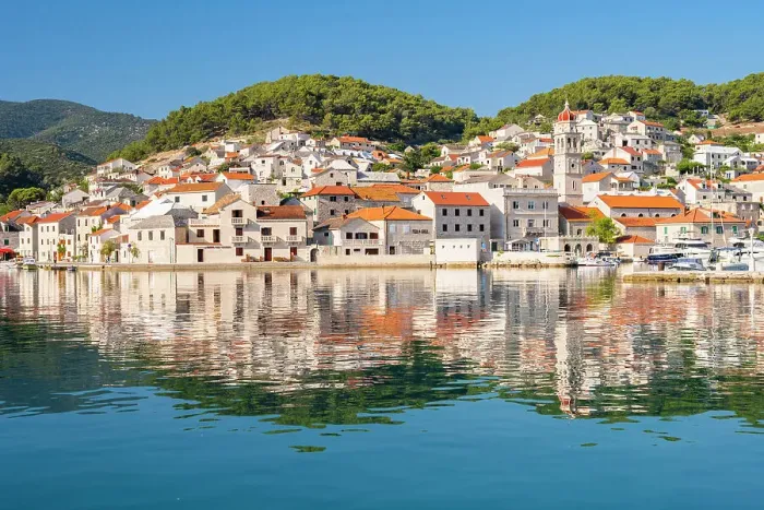 Framed Print : Pucisca on the island of Brac, Damatia, Adriatic Coast, Croatia Framed Print : Pucisca on the island of Brac, Damatia, Adriatic Coast, Croatia