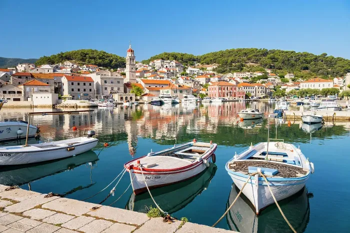 Framed Print : Pucisca on the island of Brac, Damatia, Adriatic Coast, Croatia Framed Print : Pucisca on the island of Brac, Damatia, Adriatic Coast, Croatia