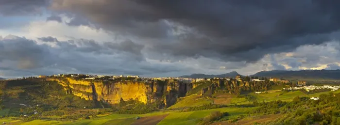 Framed Print : Puento Nuevo & the White Village of Ronda at sunset, Ronda, Malaga Province, Andalusia Framed Print : Puento Nuevo & the White Village of Ronda at sunset, Ronda, Malaga Province, Andalusia