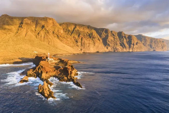 Framed Print : Punta de Teno lighthouse at sunset. Acantilados de Los Gigantes (cliffs) in background Framed Print : Punta de Teno lighthouse at sunset. Acantilados de Los Gigantes (cliffs) in background