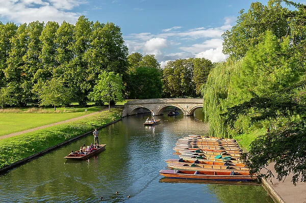 Punting on the River Cam in the University city of Cambridge, Cambridgeshire, England. Autumn (September) 2023