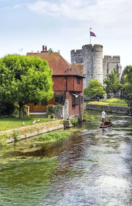Framed Print : Punting on the River Stour towards Westgate Towers, Canterbury, Kent, England Framed Print : Punting on the River Stour towards Westgate Towers, Canterbury, Kent, England