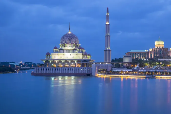 Framed Print : Putra Mosque (Masjid Putra), Putrajaya, Malaysia Framed Print : Putra Mosque (Masjid Putra), Putrajaya, Malaysia