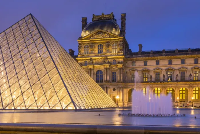Framed Print : Pyramide du Louvre, Le Louvre, Paris, France Framed Print : Pyramide du Louvre, Le Louvre, Paris, France