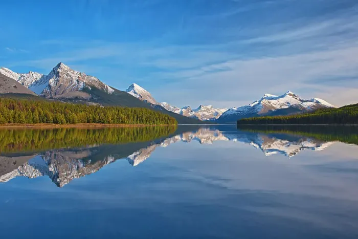 Framed Print : Queen Elizabeth Ranges reflected in Maligne Lake, Jasper National Park, Alberta, Canada