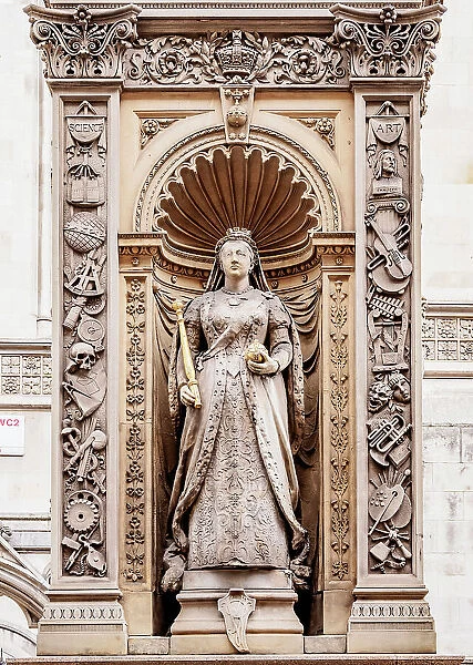 Queen Victoria Statue, Temple Bar Memorial, detailed view, London, England, United Kingdom