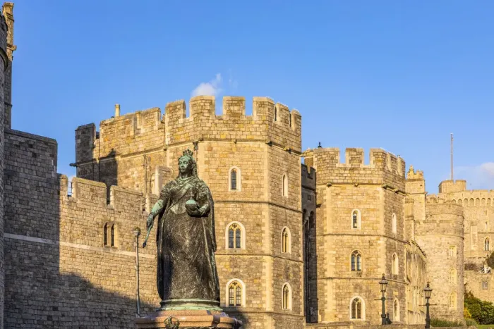 Framed Print : Queen Victoria Statue and Windsor Castle, Windsor Great Park, Windsor, Berkshire Framed Print : Queen Victoria Statue and Windsor Castle, Windsor Great Park, Windsor, Berkshire