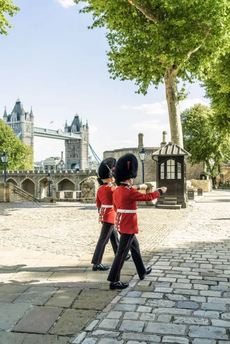 Framed Print : Queens Guards marching at the Tower of London, UNESCO World Heritage site, London Framed Print : Queens Guards marching at the Tower of London, UNESCO World Heritage site, London