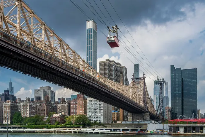 Framed Print : Queensboro Bridge and Roosevelt Island Tramway, Roosevelt Island, New York, USA