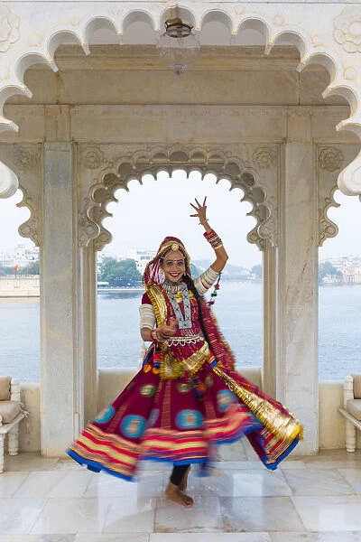 Rajasthani dancer, Taj Lake Palace, Lake Pichola, Udaipur, Rajasthan, India
