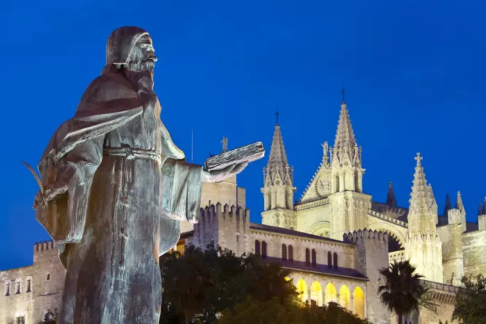 Framed Print : Ramon Llull Statue & Cathedral La Seu, Palma de Mallorca, Mallorca, Balearic Islands Framed Print : Ramon Llull Statue & Cathedral La Seu, Palma de Mallorca, Mallorca, Balearic Islands