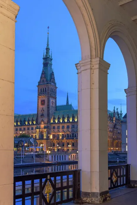 Framed Print : Rathaus (Town Hall) at dusk, Hamburg, Germany Framed Print : Rathaus (Town Hall) at dusk, Hamburg, Germany