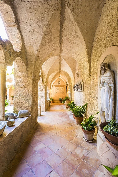 Ravello, Amalfi coast, Salerno, Campania, Italy. The cloister of villa Cimbrone