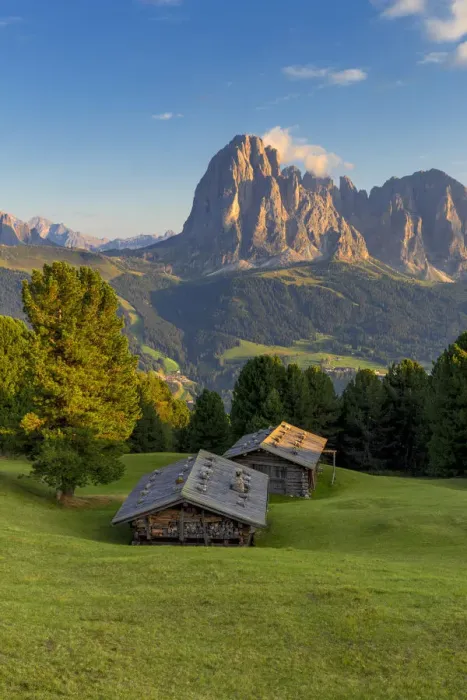 Framed Print : Last rays of sun on traditional hut with view on Sassolungo Group. Gardena Valley Framed Print : Last rays of sun on traditional hut with view on Sassolungo Group. Gardena Valley