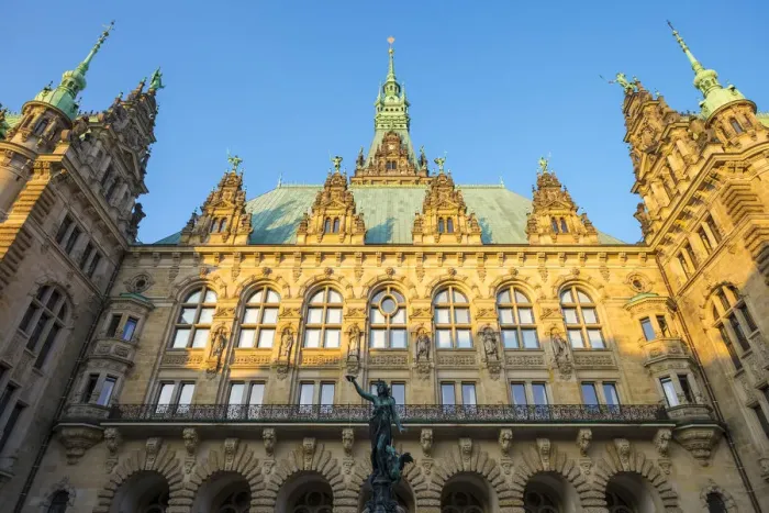Framed Print : Rear faazade of Hamburg Rathaus (City Hall) from inner courtyard in late afternoon Framed Print : Rear faazade of Hamburg Rathaus (City Hall) from inner courtyard in late afternoon