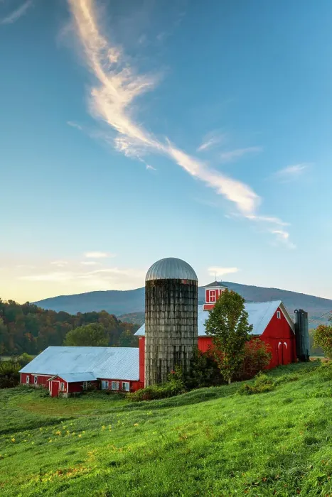 Framed Print : Red Barn in Green Mountains, Vermont, New England, USA Framed Print : Red Barn in Green Mountains, Vermont, New England, USA