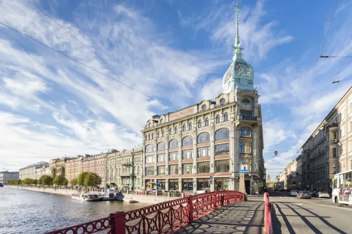 Framed Print : The Red Bridge on Moika river. Saint Petersburg, Russia Framed Print : The Red Bridge on Moika river. Saint Petersburg, Russia