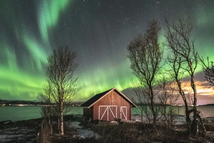 Framed Print : Red cabin and trees under the northern lights. Sandstrand, Troms county, Northern Norway Framed Print : Red cabin and trees under the northern lights. Sandstrand, Troms county, Northern Norway