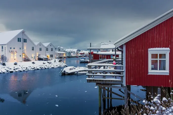 Framed Print : A red hut called Rorbuer (ancient fishermen's houses), Henningsvaer in Lofoten islands, Norway Framed Print : A red hut called Rorbuer (ancient fishermen's houses), Henningsvaer in Lofoten islands, Norway