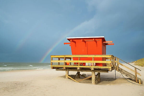 Red lifeguard cabin with rainbow, Wenningstedt beach, Sylt, Nordfriesland, Schleswig-Holstein, Germany